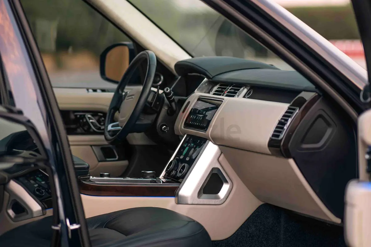 2021 Land Rover Range Rover for Rent in Al Quoz 4 photo 2