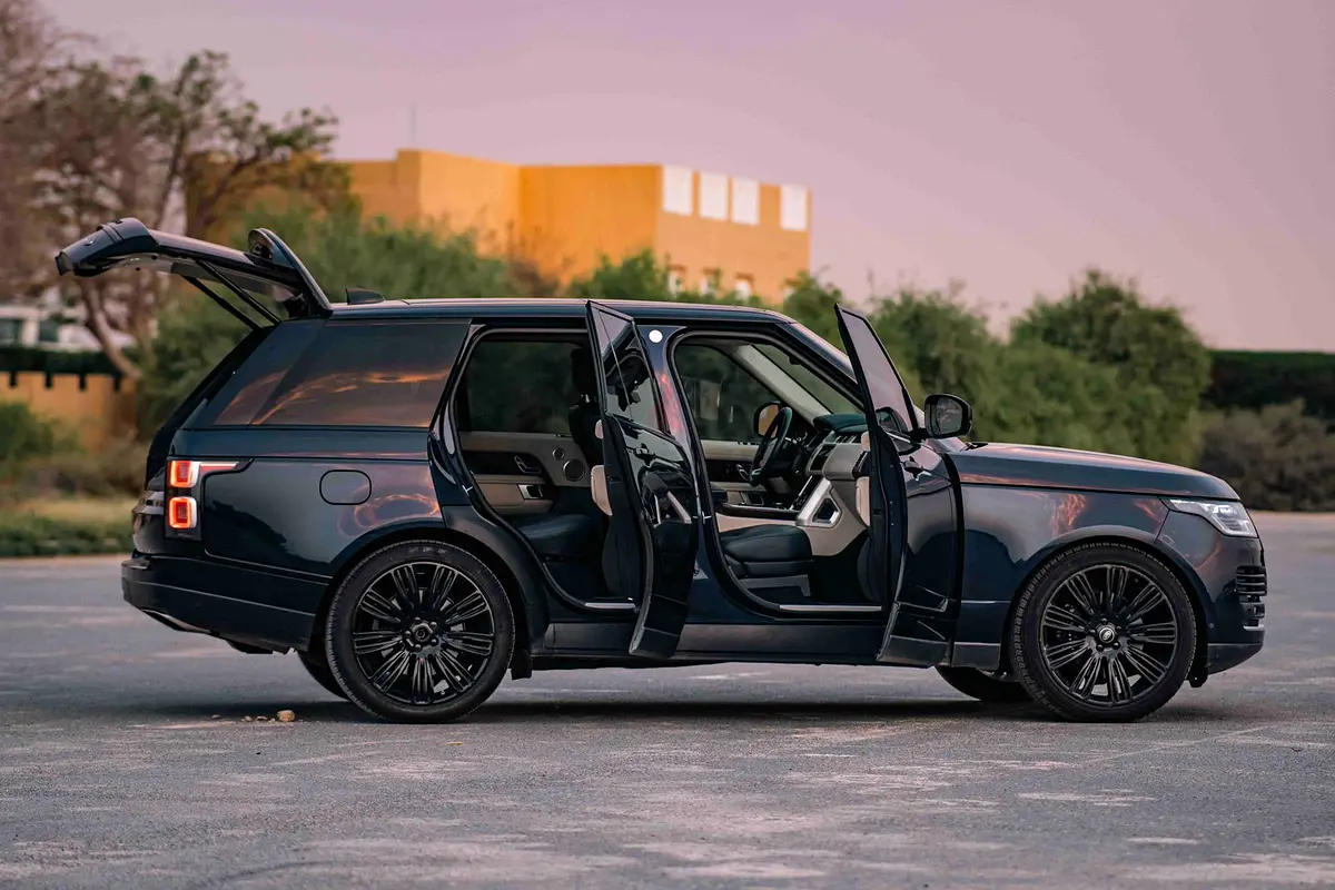 2021 Land Rover Range Rover for Rent in Al Quoz 4 photo 4