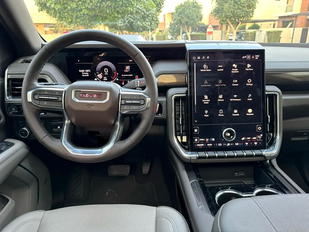 Hire 2025 GMC Yukon in Al Quoz 4 photo 6