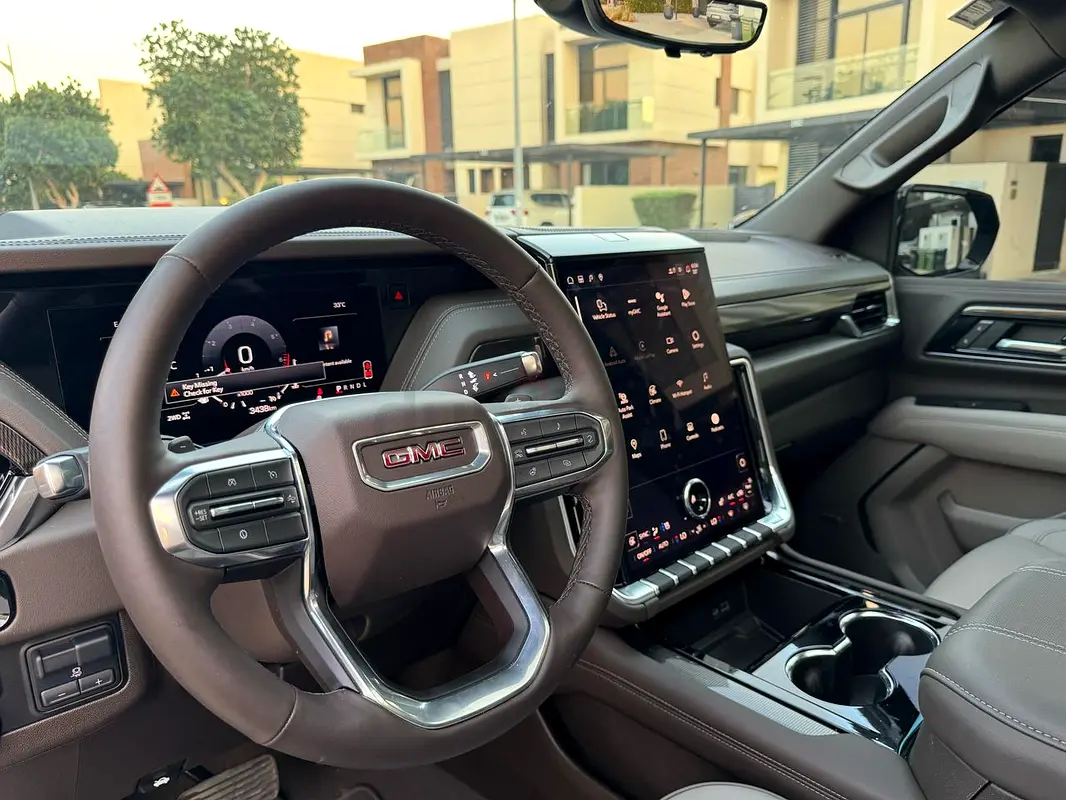 Hire 2025 GMC Yukon in Al Quoz 4 photo 8