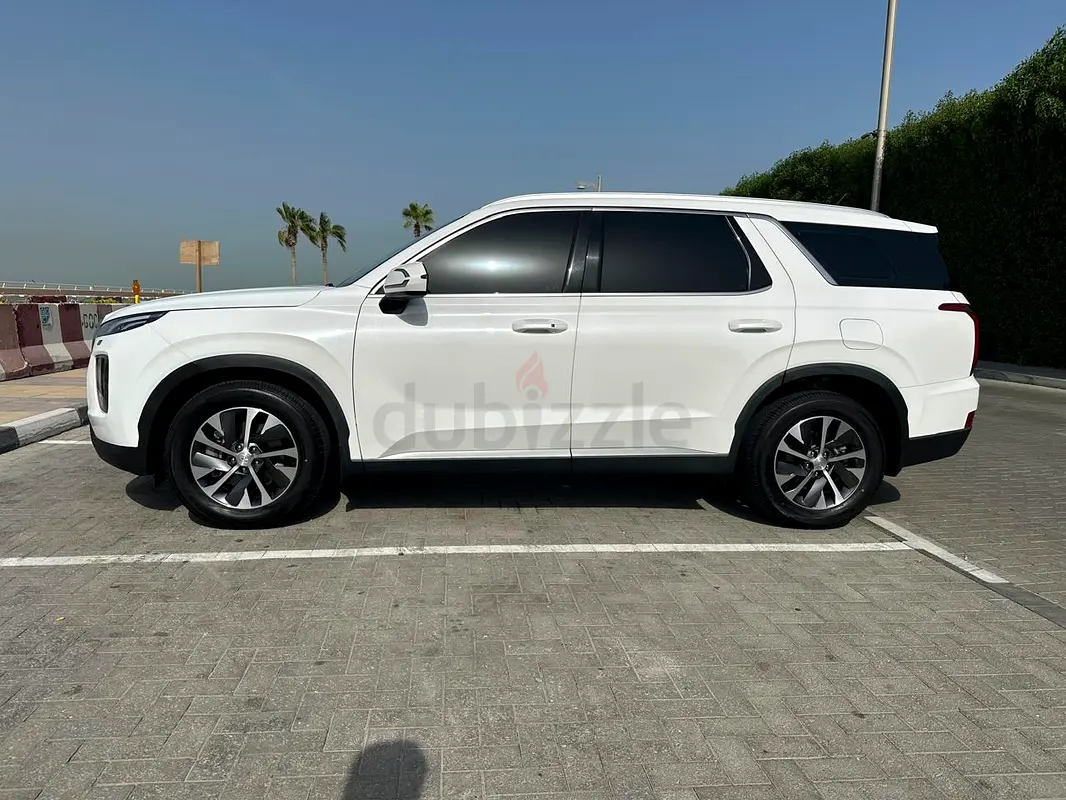 2022 Hyundai Palisade for Rent in Palm Jumeirah photo 2