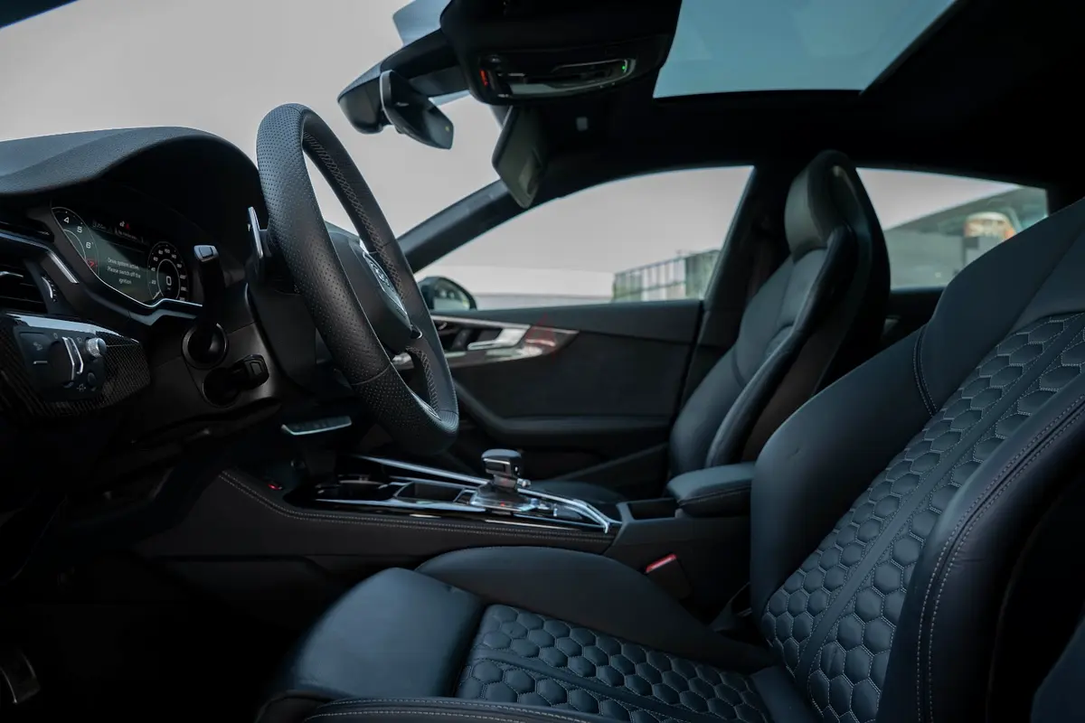 2025 Audi RS5 for Rent in Palm Jumeirah photo 5