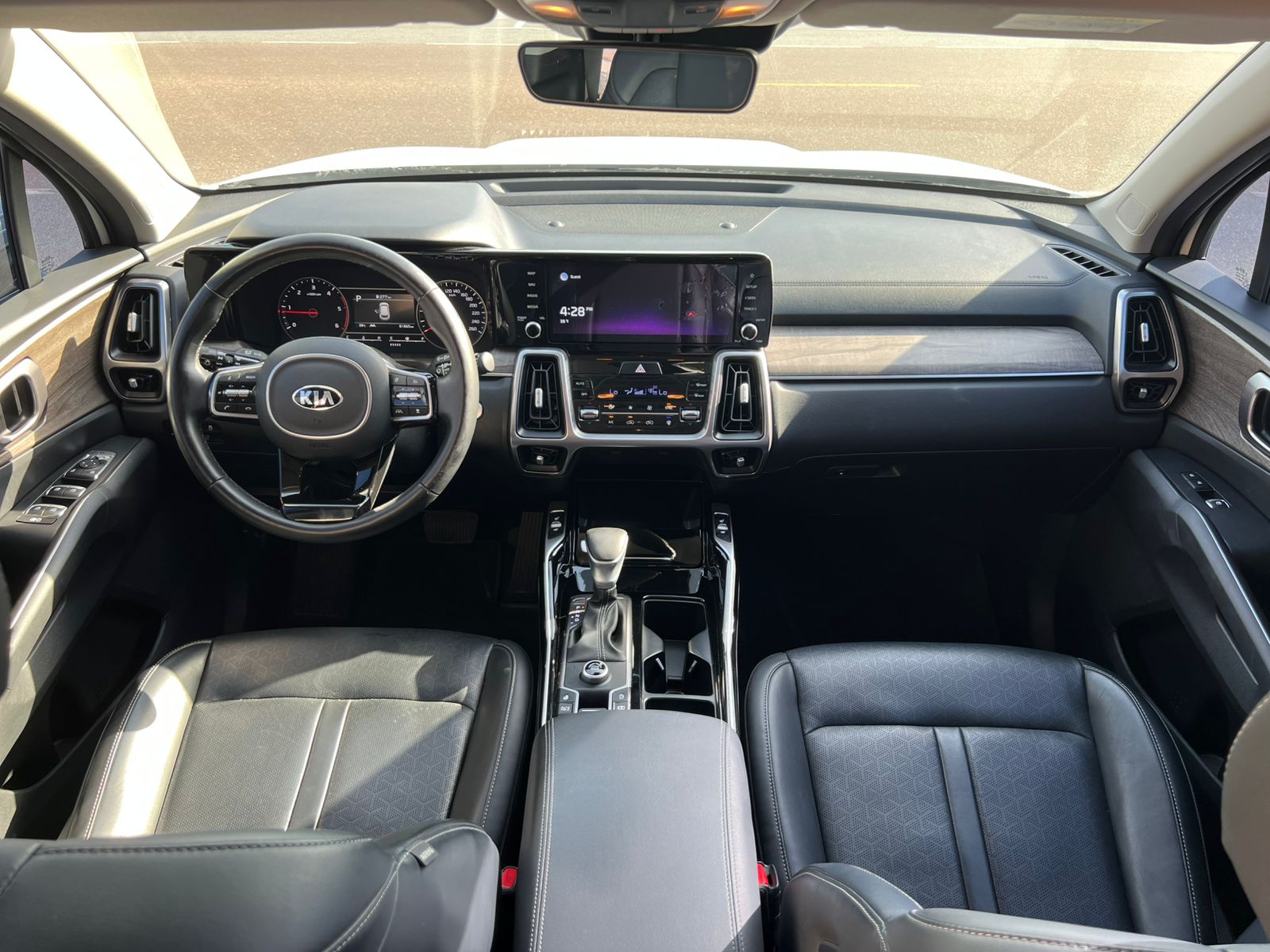 2023 Kia Sorento White for Rent in Dubai photo 3