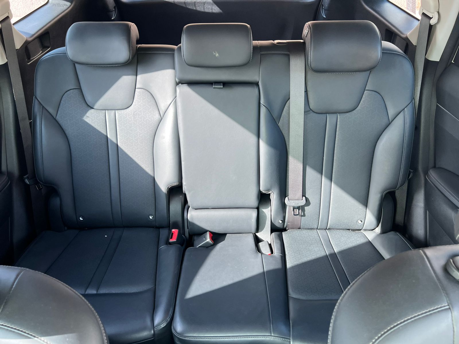 2023 Kia Sorento White for Rent in Dubai photo 4
